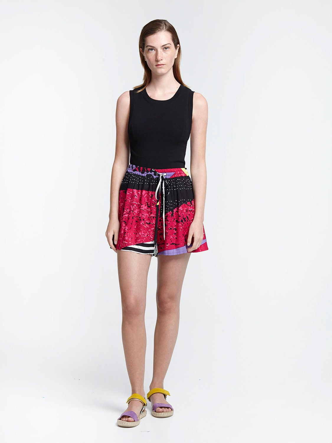 Women’s Crimson Splash Abstract Colorblock Vacation Shorts - view 5